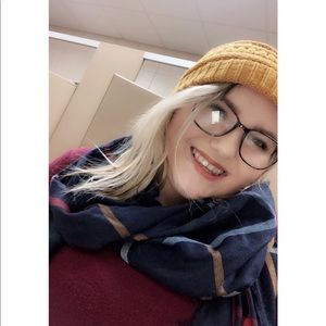 Meet your Posher, Adrianna